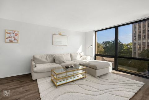 Tiny photo for 2650 N Lakeview Avenue #404, Chicago, IL 60614 (MLS # 12422132)