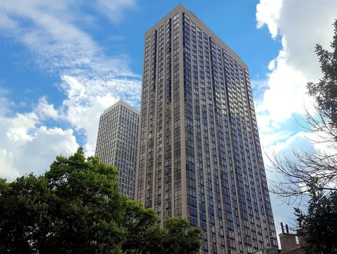 Photo of 2650 N Lakeview Avenue #404, Chicago, IL 60614 (MLS # 12422132) Photo of 2650 N Lakeview Avenue #404, Chicago, IL 60614 (MLS # 12422132)