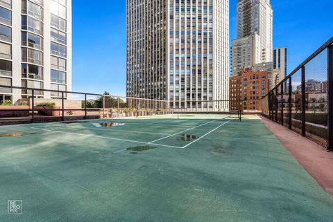 Tiny photo for 2650 N Lakeview Avenue #404, Chicago, IL 60614 (MLS # 12422132)