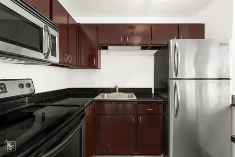 Tiny photo for 2650 N Lakeview Avenue #404, Chicago, IL 60614 (MLS # 12422132)