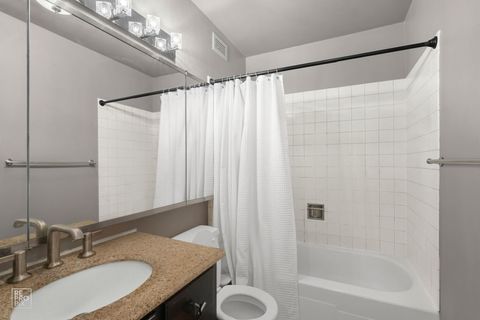 Tiny photo for 2650 N Lakeview Avenue #404, Chicago, IL 60614 (MLS # 12422132)