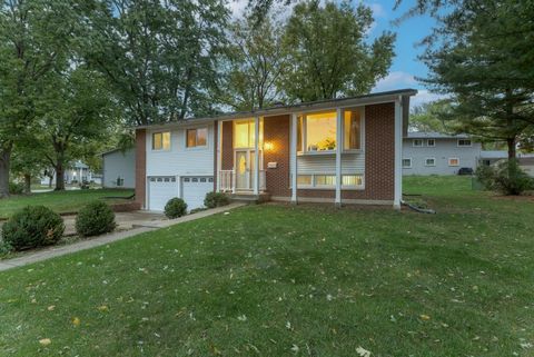 Photo of 2801 Mitchell Drive, Woodridge, IL 60517 (MLS # 12478621) Photo of 2801 Mitchell Drive, Woodridge, IL 60517 (MLS # 12478621)
