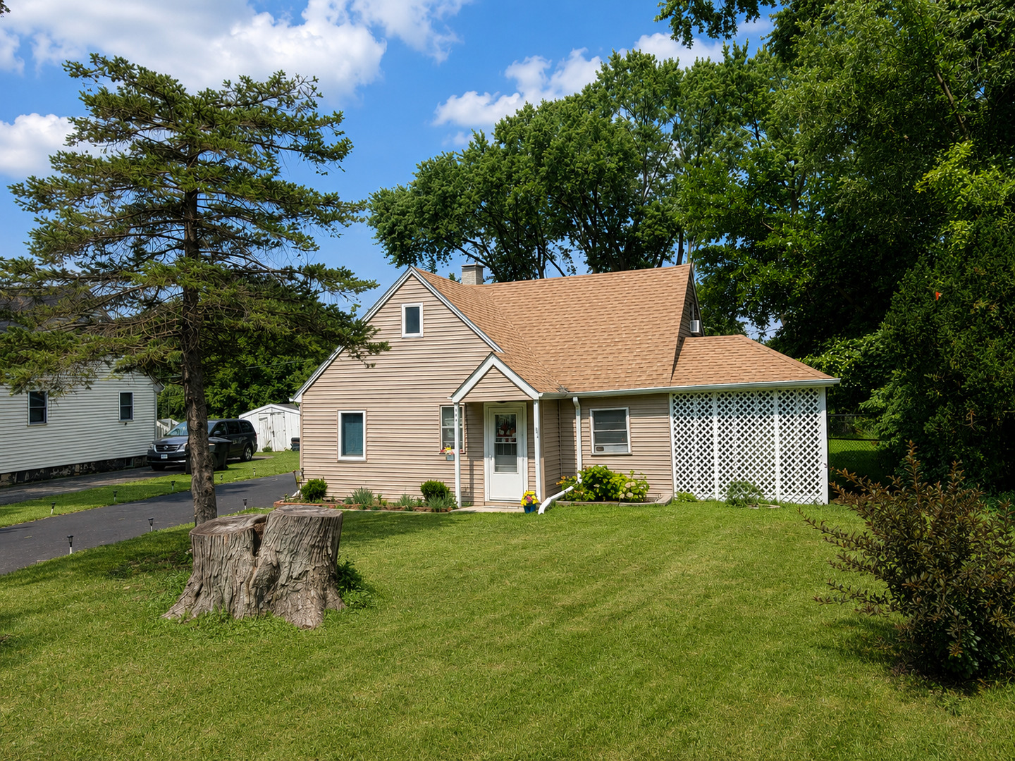 924 Hillwood Circle