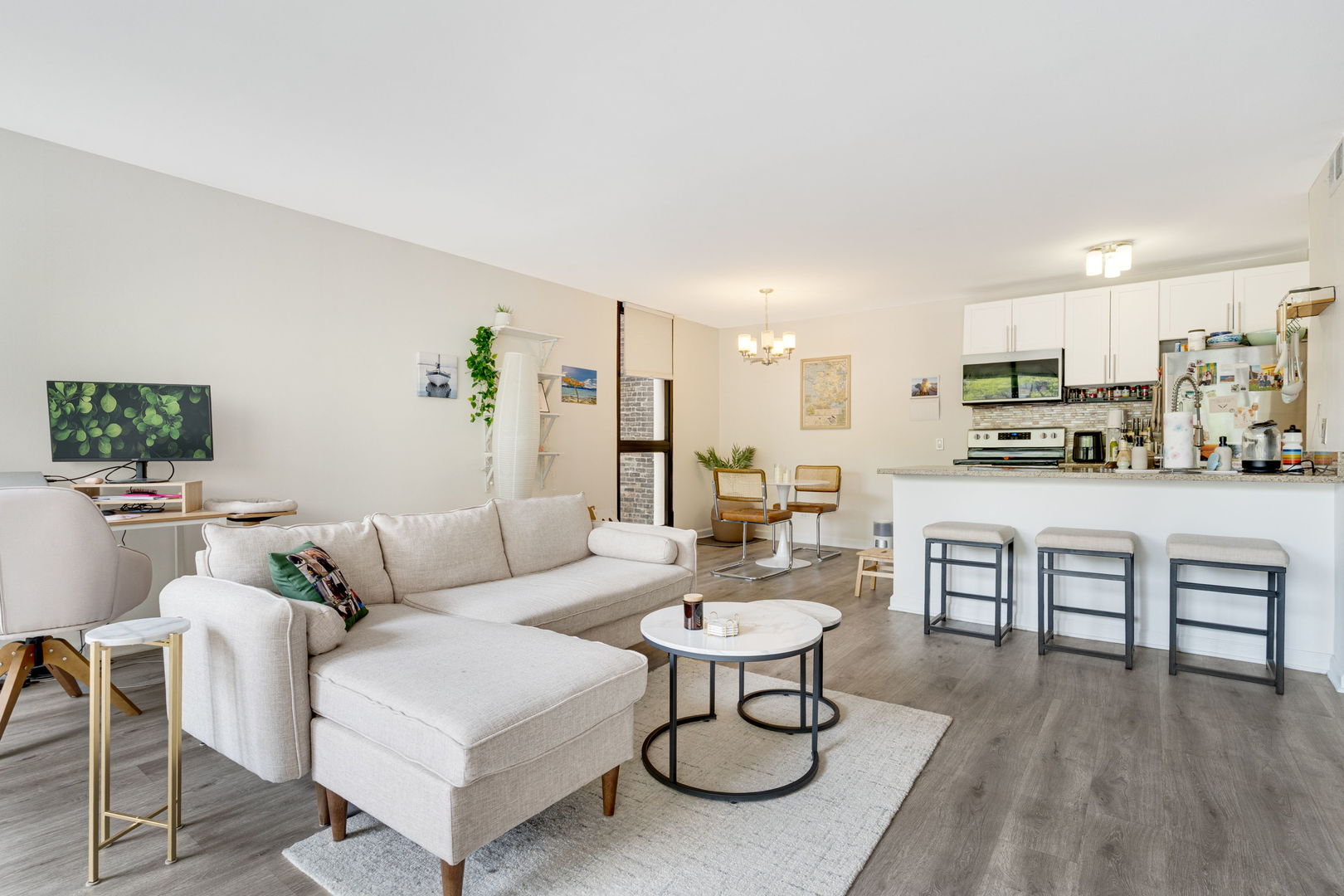 1540 N LaSalle Drive 201