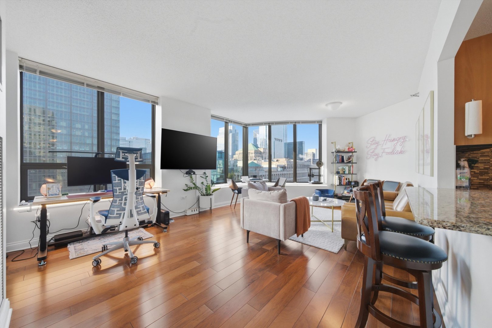 400 N Lasalle Street 2807