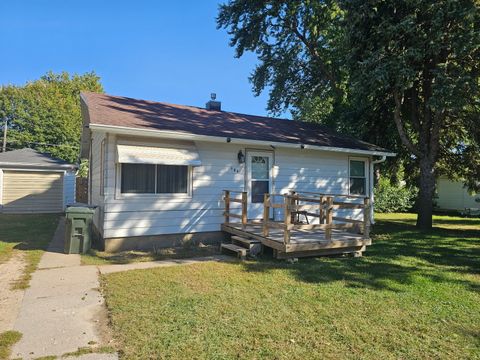 Photo of 908 Oak Avenue, Sterling, IL 61081 (MLS # 12490960)