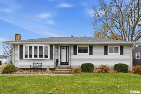 Photo of 2159 W 35TH Street, Davenport, IA 52806 (MLS # QC4269940)