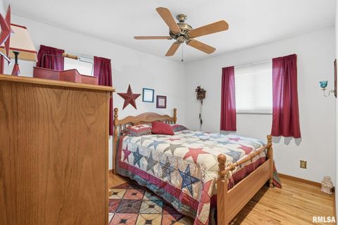 Tiny photo for 2159 W 35TH Street, Davenport, IA 52806 (MLS # QC4269940)