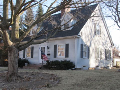 Photo of 3015 E 18th Street, Davenport, IA 52803 (MLS # 12567723)