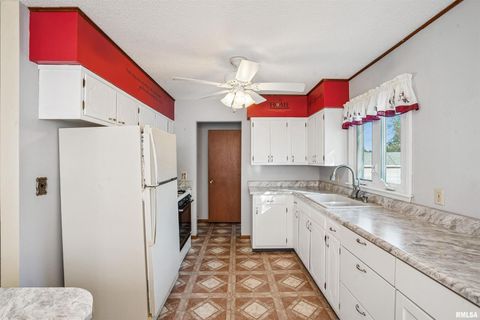 Tiny photo for 8101 8TH Street W, Rock Island, IL 61201 (MLS # QC4268542)