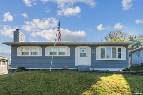 Photo of 8101 8TH Street W, Rock Island, IL 61201 (MLS # QC4268542)