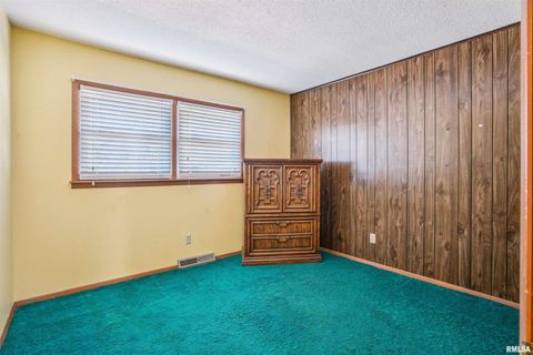 Tiny photo for 8101 8TH Street W, Rock Island, IL 61201 (MLS # QC4268542)