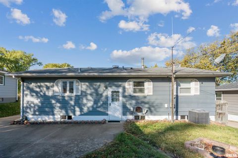 Tiny photo for 8101 8TH Street W, Rock Island, IL 61201 (MLS # QC4268542)