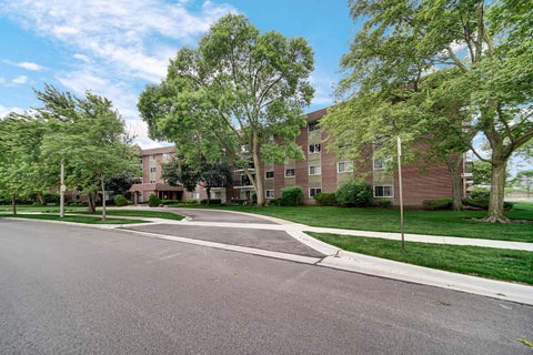 Tiny photo for 1030 S Fernandez Avenue S #4-M, Arlington Heights, IL 60005 (MLS # 12767673)