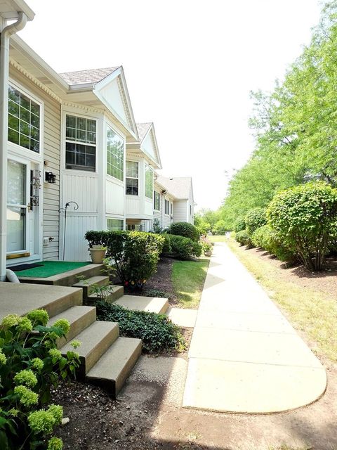 Tiny photo for 109 E Victoria Circle, North Aurora, IL 60542 (MLS # 12443303)