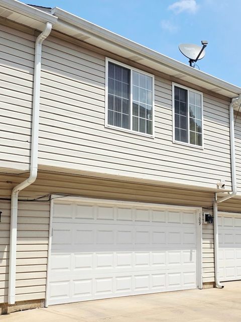 Tiny photo for 109 E Victoria Circle, North Aurora, IL 60542 (MLS # 12443303)