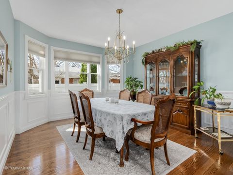 Tiny photo for 1607 E Indiana Street, Wheaton, IL 60187 (MLS # 12592064)