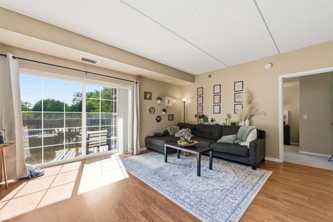 Tiny photo for 440 W Mahogany Court #303, Palatine, IL 60067 (MLS # 12495657)