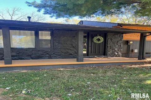 Photo of 1303 N MAPLE Street, Carterville, IL 62918 (MLS # EB460346)