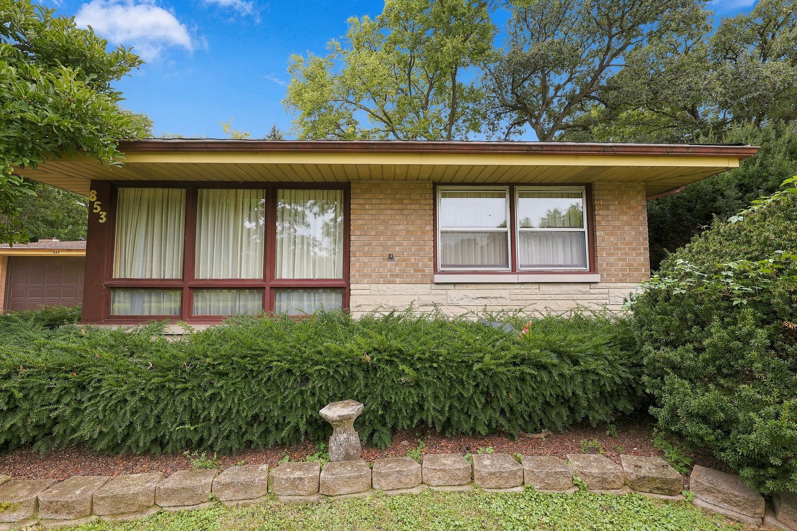 853 Edgewater Drive