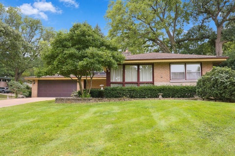 Photo of 853 Edgewater Drive, Naperville, IL 60540 (MLS # 12764340)