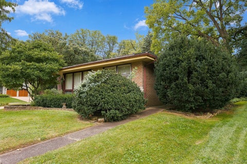 Tiny photo for 853 Edgewater Drive, Naperville, IL 60540 (MLS # 12764340)