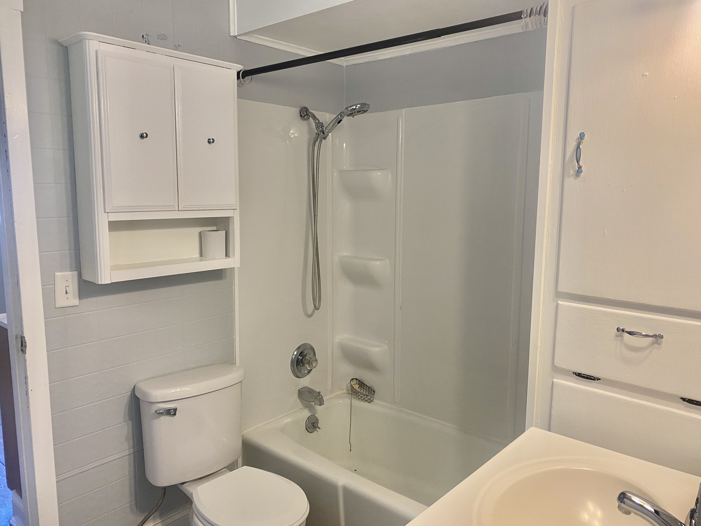 Woodstock, Illinois 60098, United States, 2 Bedrooms Bedrooms, ,1 BathroomBathrooms,Residential,Active,206771