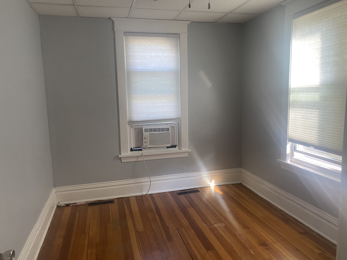 Woodstock, Illinois 60098, United States, 2 Bedrooms Bedrooms, ,1 BathroomBathrooms,Residential,Active,206771