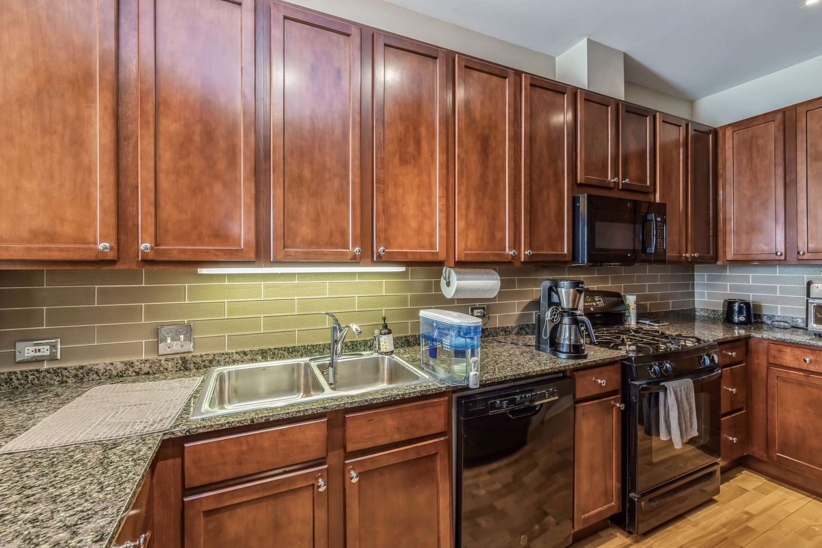 950 W Huron Street 402