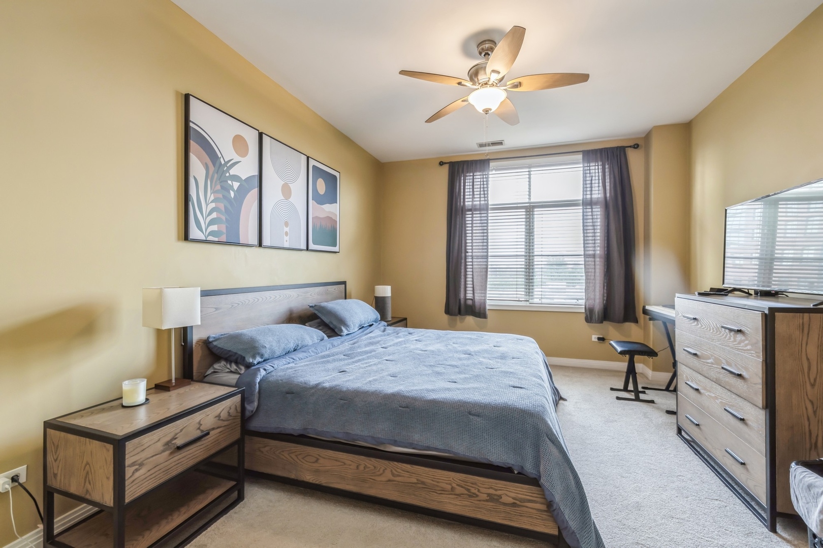 950 W Huron Street 402