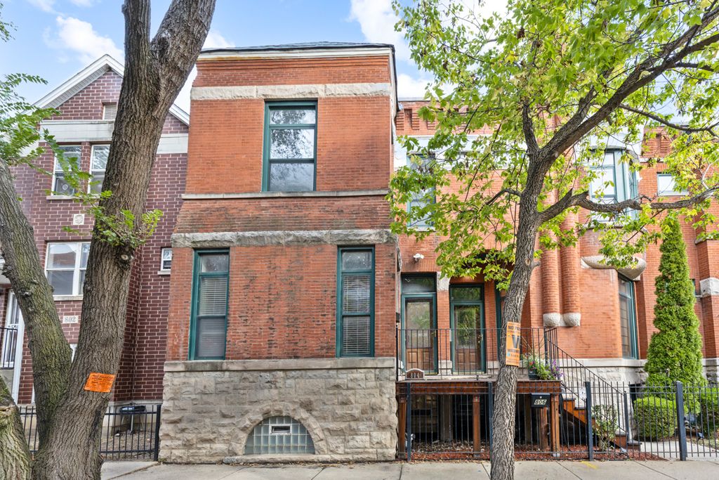 Photo for 804 E 41st Street #NA, Chicago, IL 60653 (MLS # 12491437)