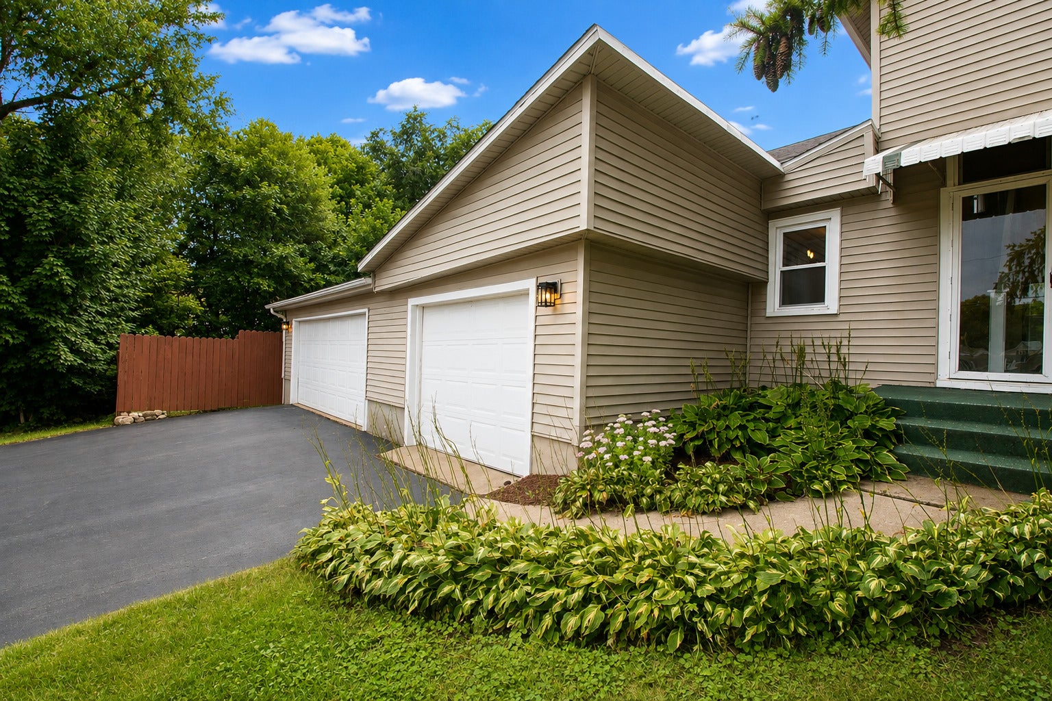810 Hemlock Avenue