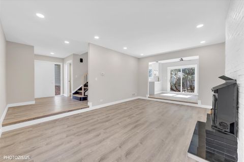 Tiny photo for 642 Williams Court, Gurnee, IL 60031 (MLS # 12616277)