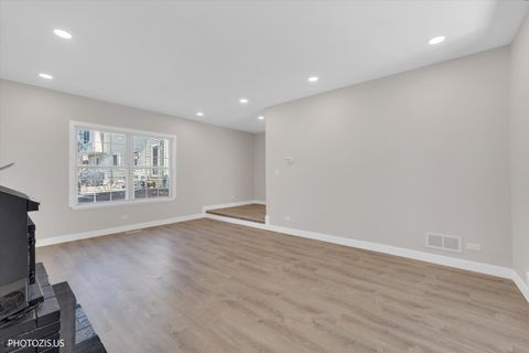 Tiny photo for 642 Williams Court, Gurnee, IL 60031 (MLS # 12616277)