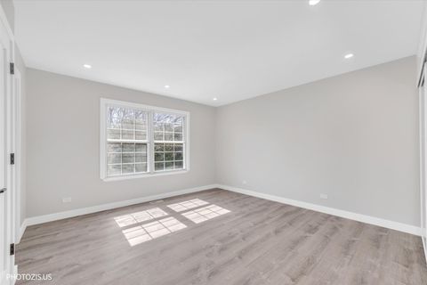 Tiny photo for 642 Williams Court, Gurnee, IL 60031 (MLS # 12616277)