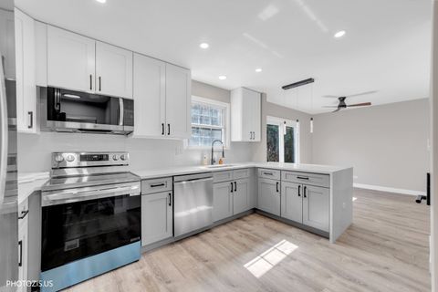 Tiny photo for 642 Williams Court, Gurnee, IL 60031 (MLS # 12616277)