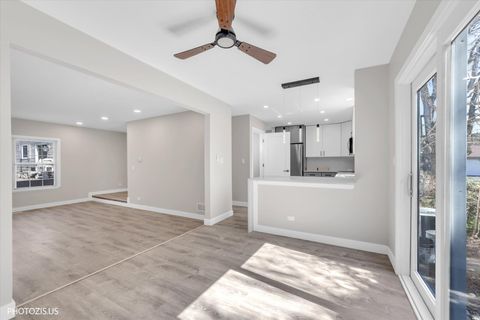 Tiny photo for 642 Williams Court, Gurnee, IL 60031 (MLS # 12616277)