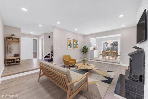 Tiny photo for 642 Williams Court, Gurnee, IL 60031 (MLS # 12616277)