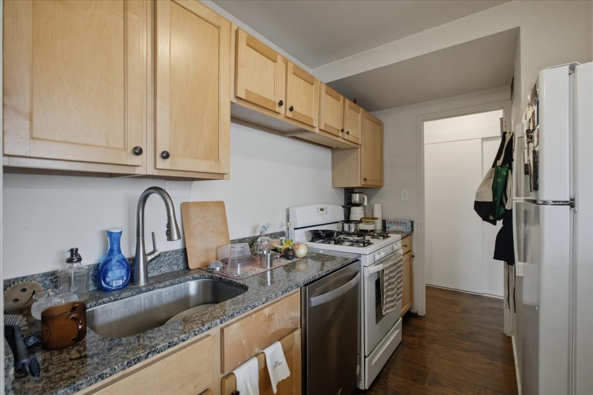3950 N Lake Shore Drive 2103A