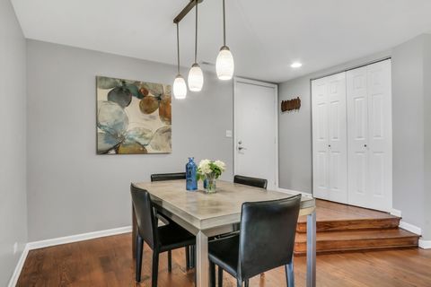 Tiny photo for 215 Coventry Circle #215, Vernon Hills, IL 60061 (MLS # 12486494)