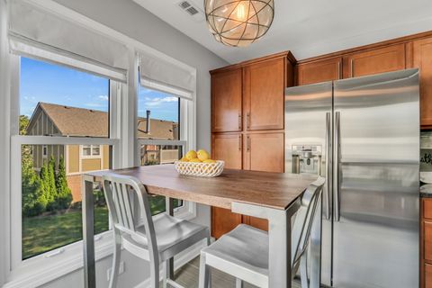 Tiny photo for 215 Coventry Circle #215, Vernon Hills, IL 60061 (MLS # 12486494)