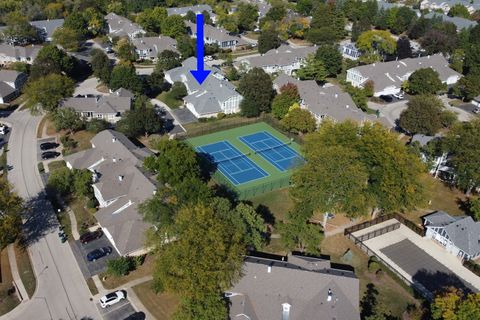 Tiny photo for 215 Coventry Circle #215, Vernon Hills, IL 60061 (MLS # 12486494)