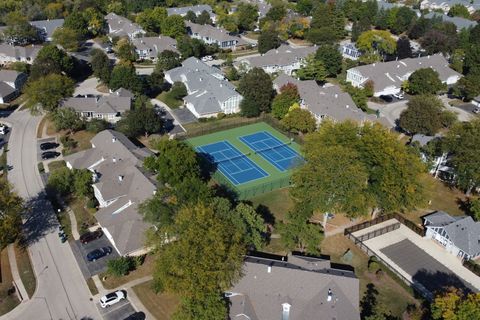 Tiny photo for 215 Coventry Circle #215, Vernon Hills, IL 60061 (MLS # 12486494)