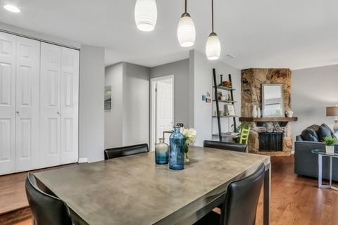 Tiny photo for 215 Coventry Circle #215, Vernon Hills, IL 60061 (MLS # 12486494)