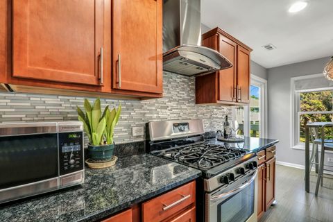 Tiny photo for 215 Coventry Circle #215, Vernon Hills, IL 60061 (MLS # 12486494)