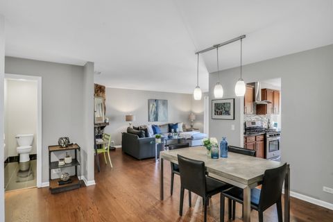 Tiny photo for 215 Coventry Circle #215, Vernon Hills, IL 60061 (MLS # 12486494)