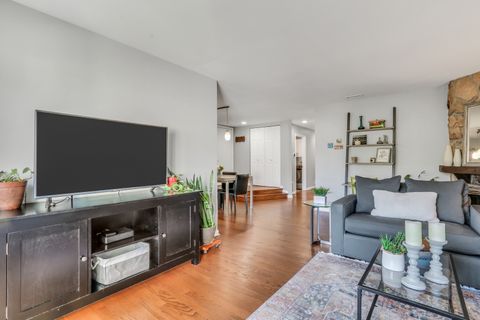 Tiny photo for 215 Coventry Circle #215, Vernon Hills, IL 60061 (MLS # 12486494)