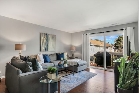 Tiny photo for 215 Coventry Circle #215, Vernon Hills, IL 60061 (MLS # 12486494)