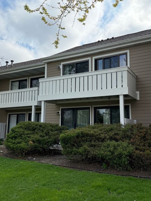 Tiny photo for 380 HEATHER Court #B2, Schaumburg, IL 60193 (MLS # 12576656)