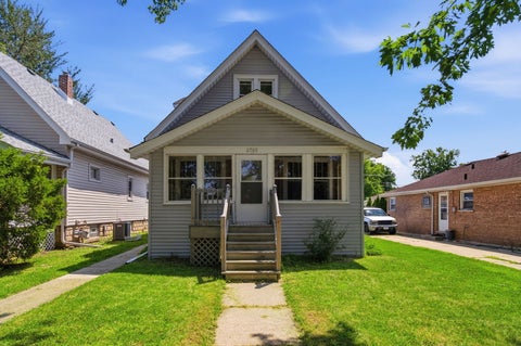 Tiny photo for 2705 Grunewald Street, Blue Island, IL 60406 (MLS # 12726190)